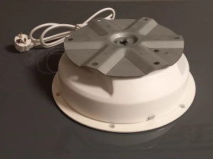Mains operated turntable with white/black top plate