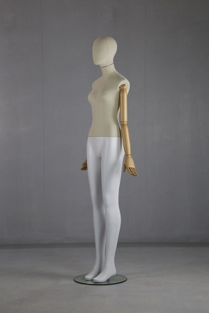 Faceless female mannequin